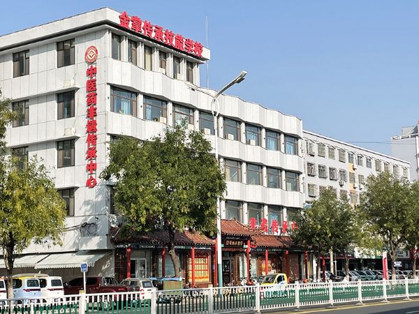 學(xué)校側(cè)面